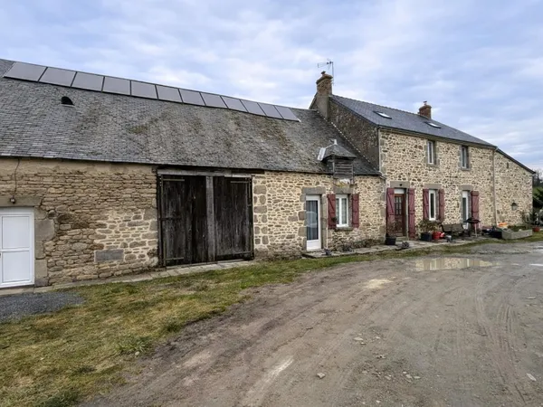 Maison authentique, grand volumes, 7 chambres.