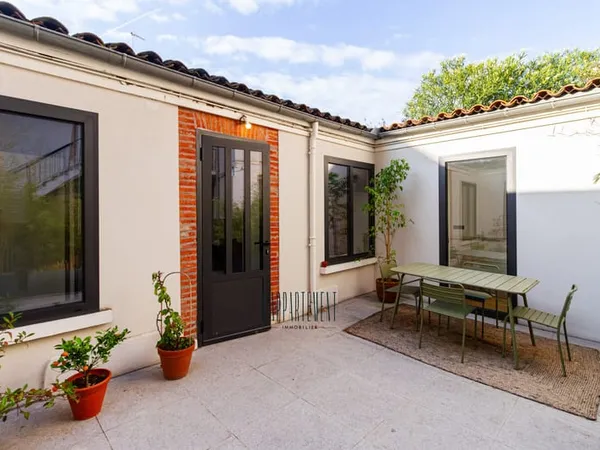 Charmante chartreuse rénovée et climatisée avec garage et te