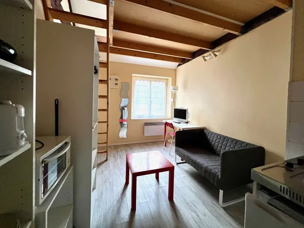 Loue Studio avec lit double en mezzanine quartier Grammont Tours (37)