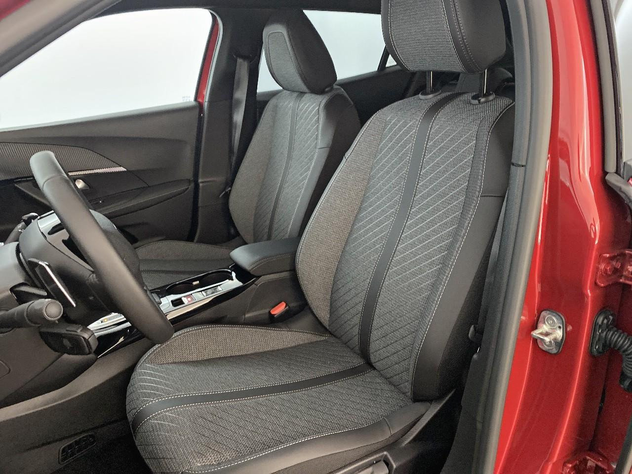 Peugeot 2008 hybrid 145 ch e-dcs6 allure — photo 9