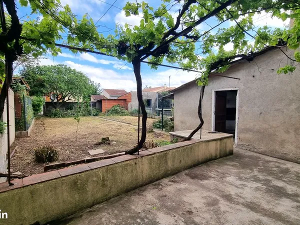 Maison de village avec jardin et garage