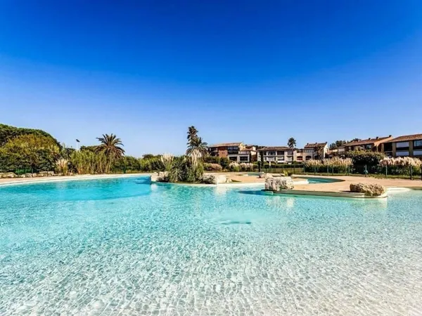À VENDRE - Superbe T2 de 41m2 meublé avec vue panoramique - Marines de Gassin - 83580 (à 5 km de Sai