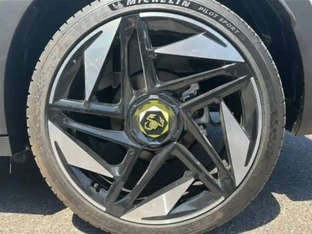 Abarth 600 e 240ch 54kwh turismo — photo 9