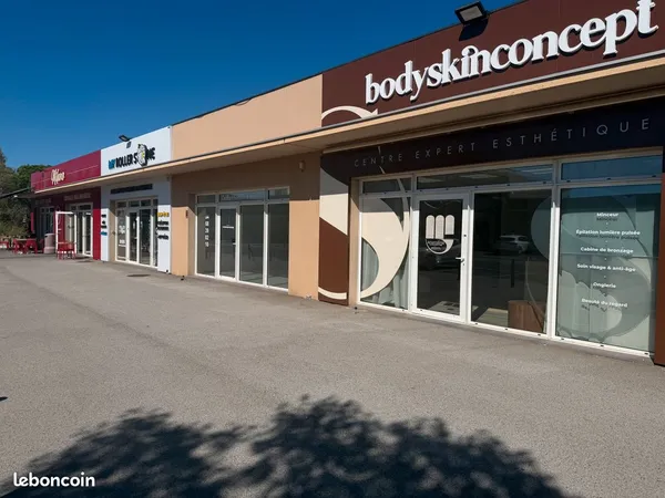Local commercial 100 m² - Très bon emplacement - Parking - Argelès-sur-Mer