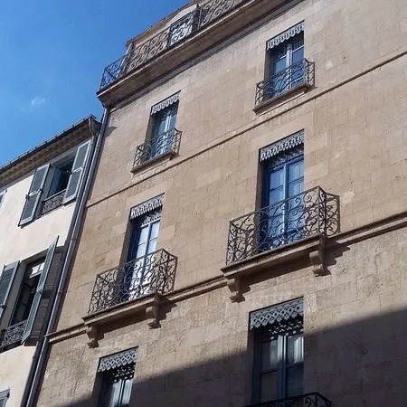 Nîmes centre, belle chambre avec balcon dans P2