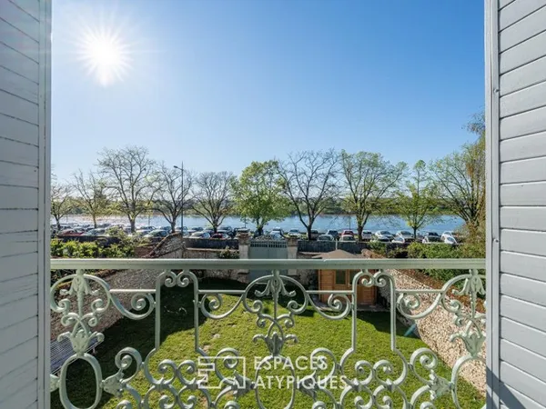Demeure de caractère, un balcon sur la Loire