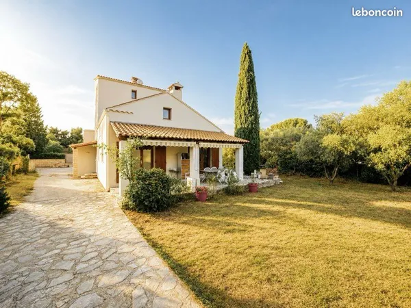 Villa familiale rénovée - 185 m² - Terrain de 1 150 m² - Vue Mont Ventoux - Jonquerettes