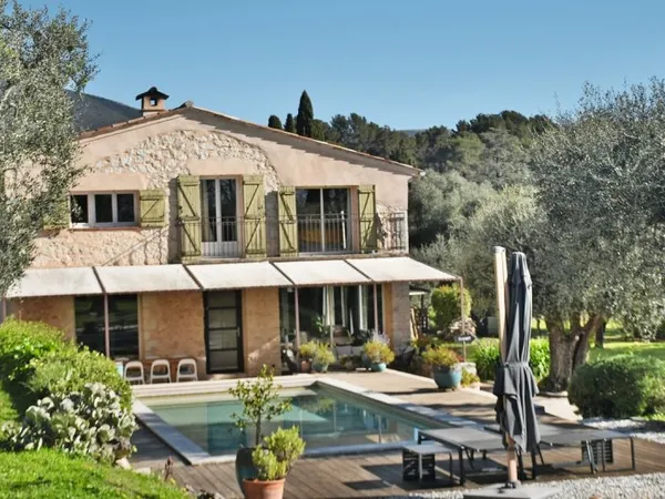 PROCHE VILLAGE - CO-EXCLUSIVITÉ - AU CALME ABSOLU