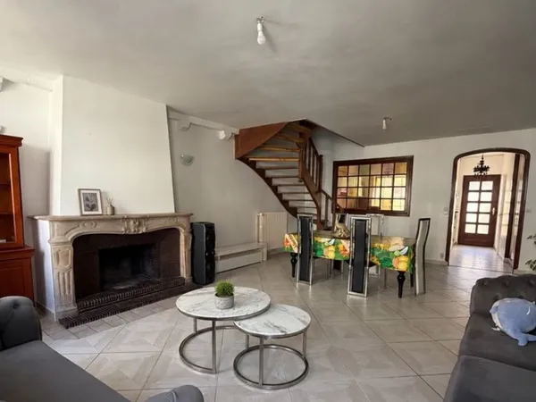 CENTRE-VILLE D'ÉTAMPES - MAISON DE VILLE EN DUPLEX DE 107 m²