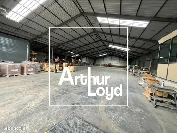 Local logistique 2 225 m²