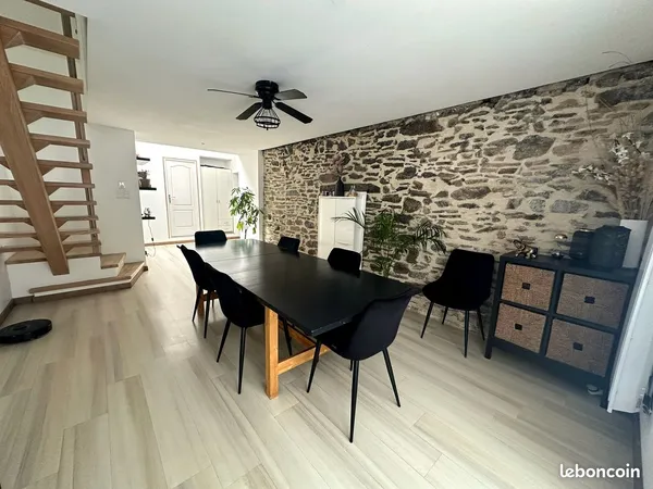 Maison de bourg en pierres rénovée (3 ch + bureau)