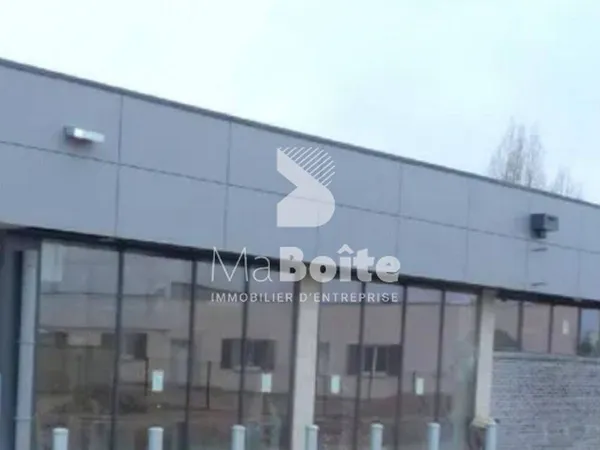 Entrepôt 900 m²