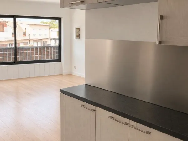 À LOUER - APPARTEMENT T3 DE 61 m² EN PLEIN CENTRE-VILLE