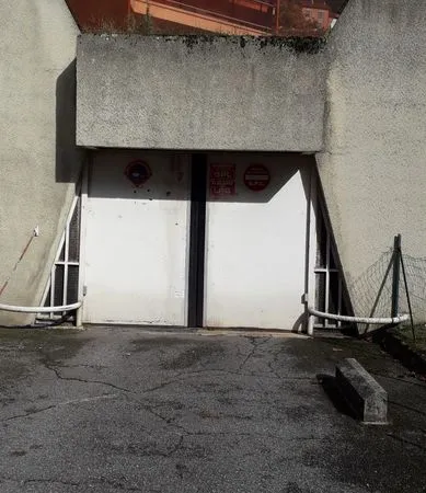 Garage à Louer