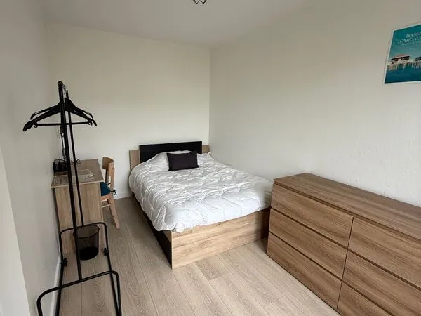 Chambre meublée avec balcon en colocation - Villenave-d'Ornon