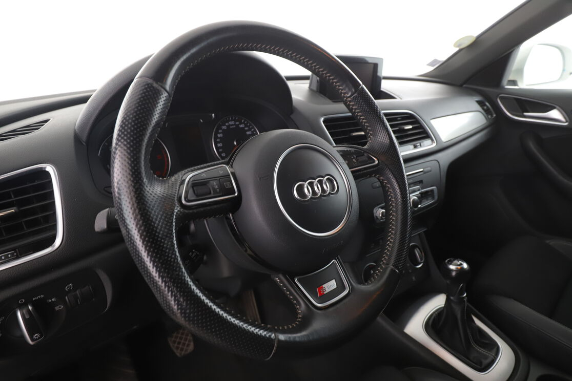 Audi Q3 2.0 TDI S Line — photo 10