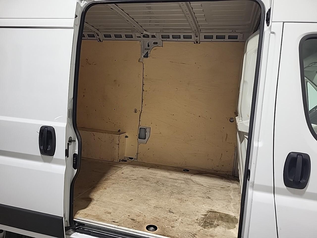 Peugeot Boxer tole 3.3 t l2h2 bluehdi 140 s&s bvm6 — photo 13