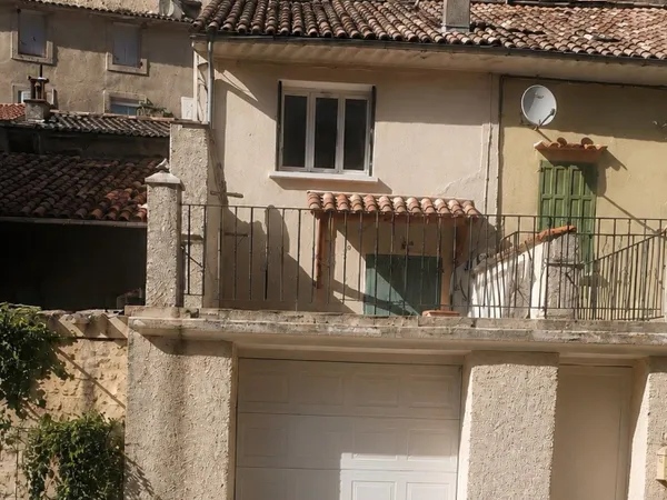 Le charme de l'ancien, le confort d'aujourd'hui au coeur du village.