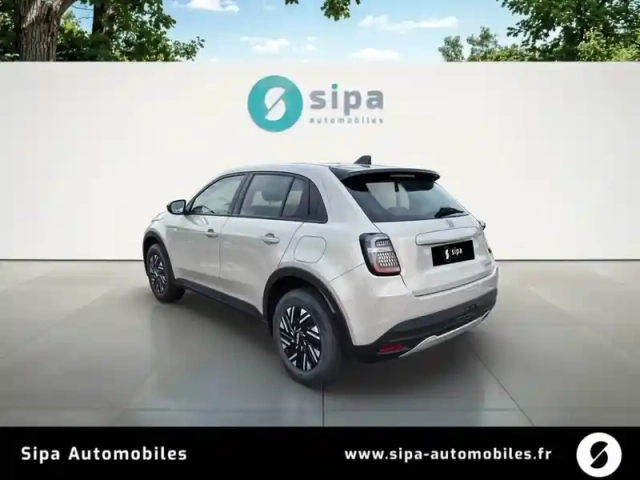 Fiat 600 1.2 hybrid 100ch dct6 — photo 3