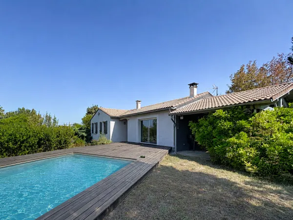Villa de plain pied à vendre à Caragoudes - 3 chambres, piscine sur terrain de 3200 m²