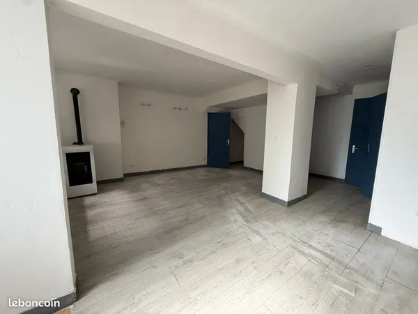 Maison 3 chambres avec garage, extérieur et beau potentiel - Rebeuville