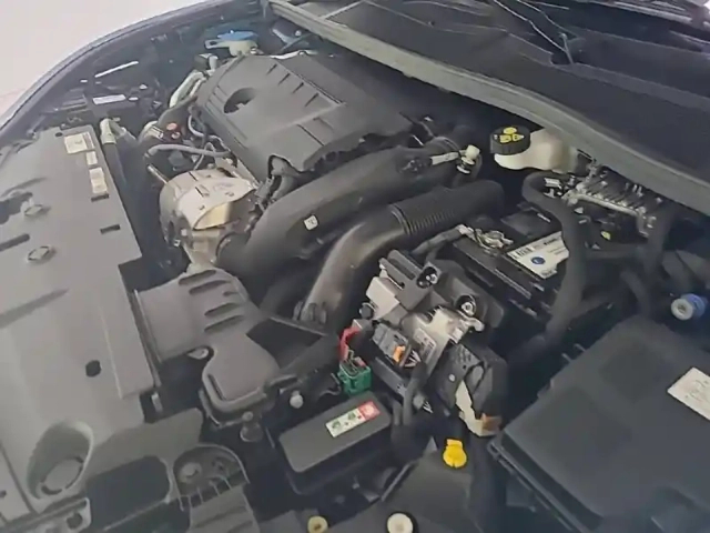Peugeot 408 phev 225 e-eat8 — photo 15