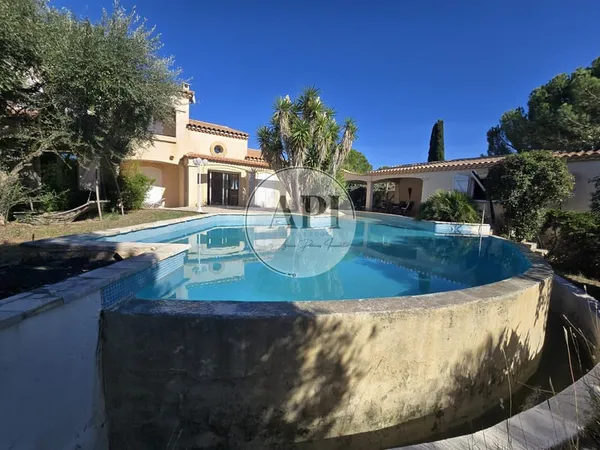 VILLA meublée avec piscine, 3 chambres + studio indépendant