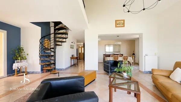 Maison 9 pièces 213 m²