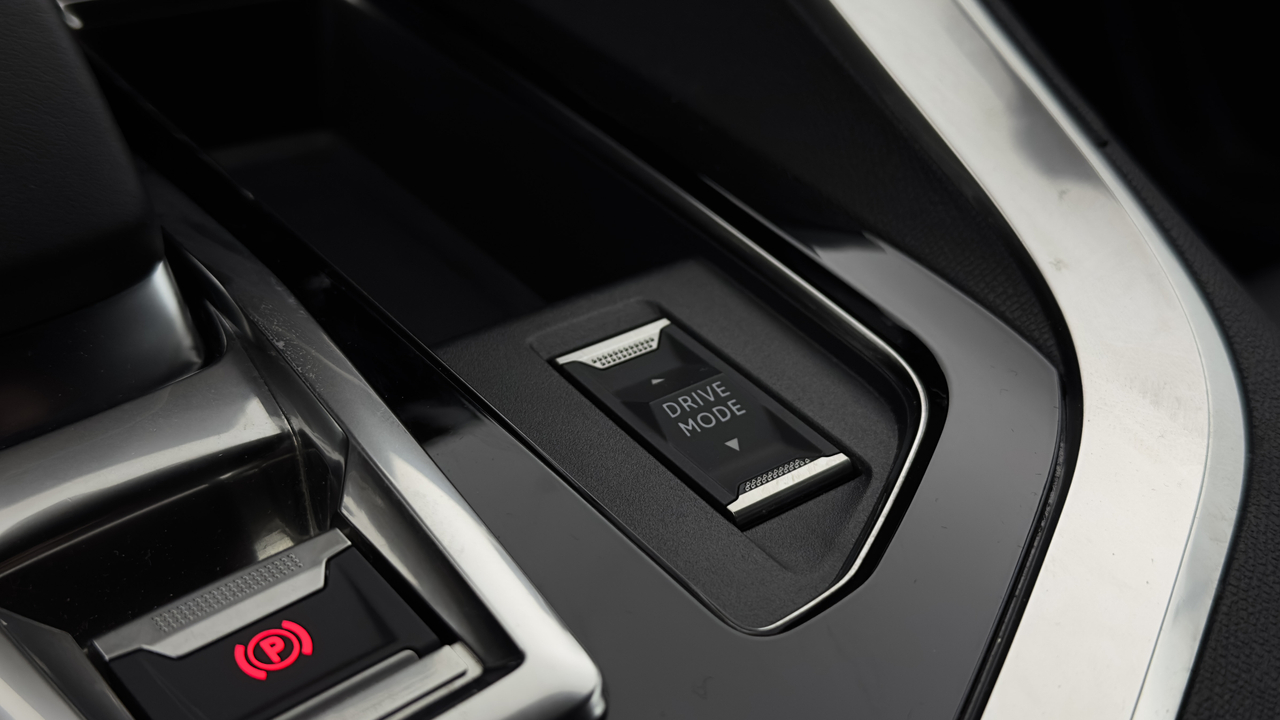 Peugeot 3008 Hybrid 225 e-EAT8 — photo 35
