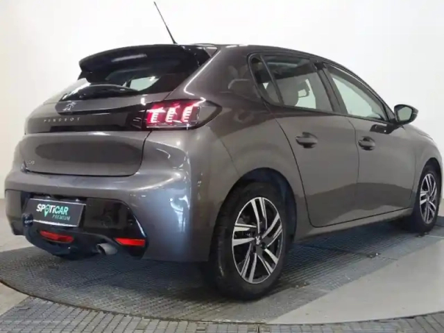 Peugeot 208 1.2 puretech 100ch s&amp;s allure — photo 3