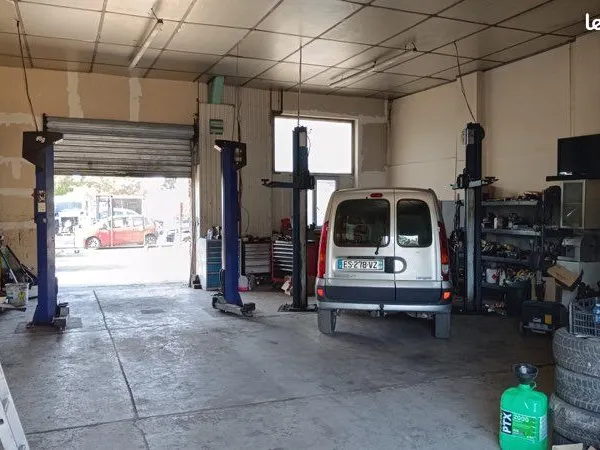 Fonds de commerce garage automobile équipé - 100 m² - 2 ponts - 16 000