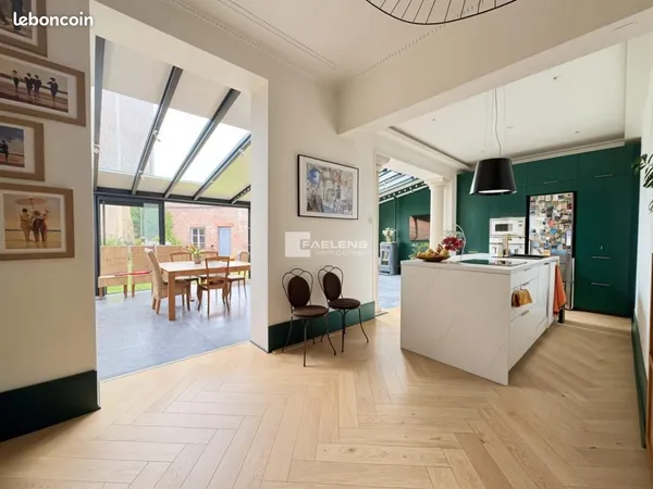 Maison 8 pièces 260 m²