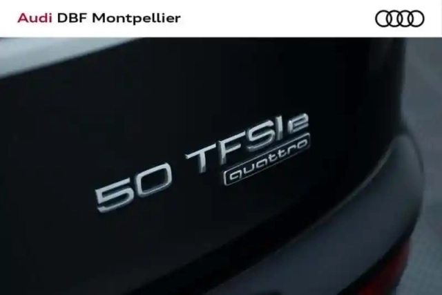 Audi Q5 50 tfsie 299 s tronic 7 quattro business executive — photo 2
