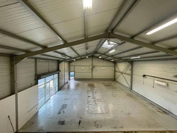 Local commercial 250 m²