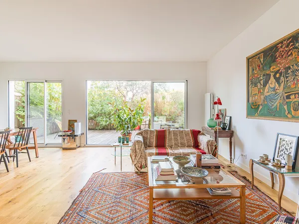 Appartement traversant avec grande terrasse végétalisée