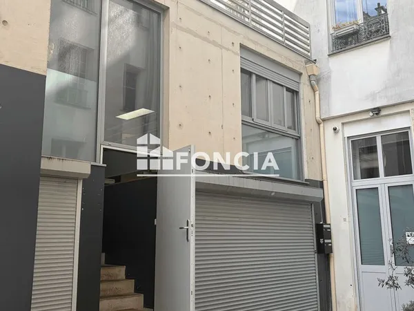 Loft contemporain avec terrasses situe au coeur des cours historiques du quartier du faubourg saint 