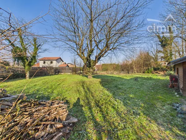 Terrain constructible de 1 000 m²