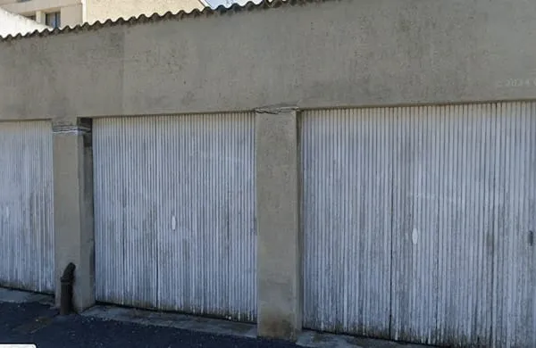 Parking 83 m²
