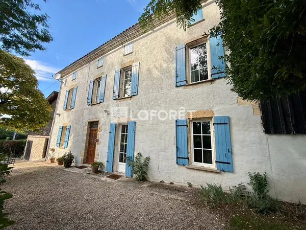 Maison 9 pièces 258 m²