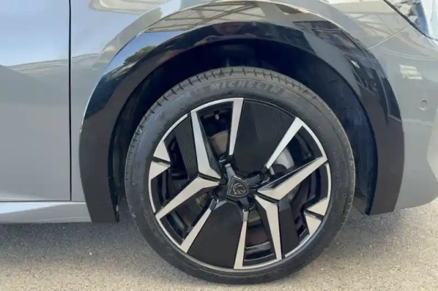 Peugeot 208 hybrid 100 e-dcs6 — photo 30