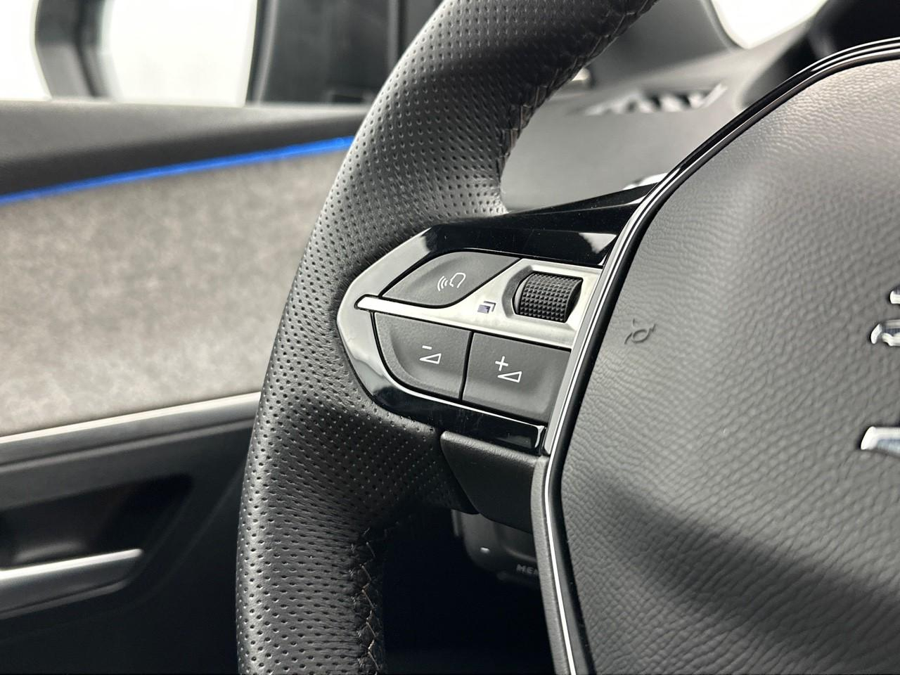 Peugeot 3008 puretech 130ch s&s eat8 gt pack — photo 18