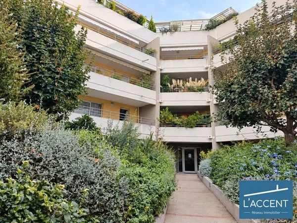 T2 avec terrasse et garage dans une belle résidence