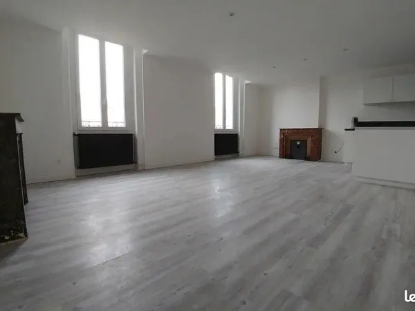 Grand T3 40m² près de la place Jacquard