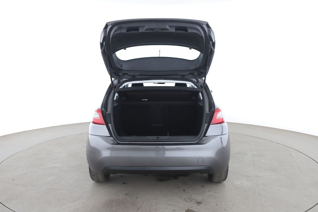 Peugeot 308 1.2 PureTech Allure EAT6 — photo 16