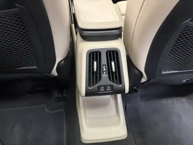 Bmw Serie 2 active tourer 218i 136 ch dkg7 — photo 9