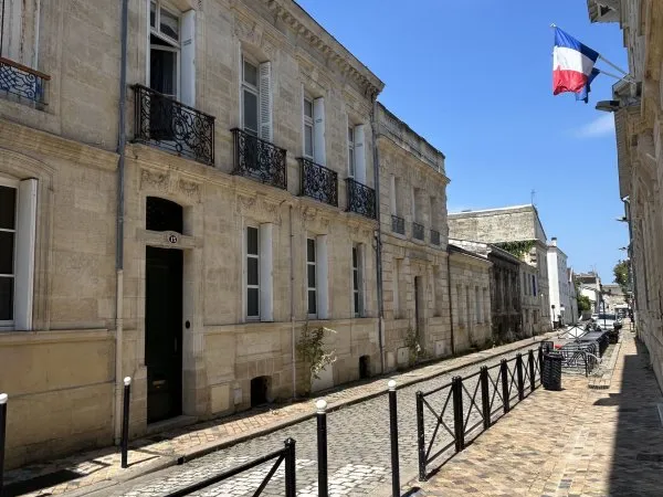 Loue maison de famille Bordeaux avec jardin public - 244m²