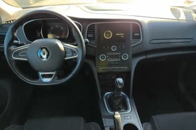 Renault Megane mégane iv berline blue dci 115 — photo 9