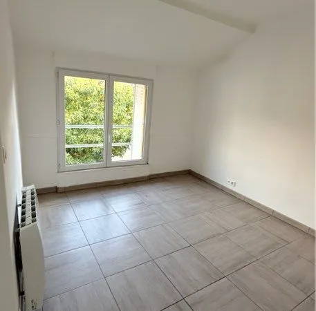 Massy centre ville - 29 m² + cave - DPE D - Métro 18 à 4 min