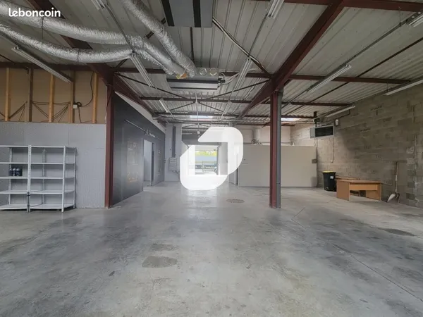 Local d'activité 562 m²