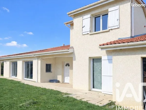 Maison familiale 6 pièces 250 m²